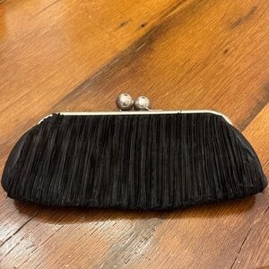Elegant Kiss Clamp Clutch Bag